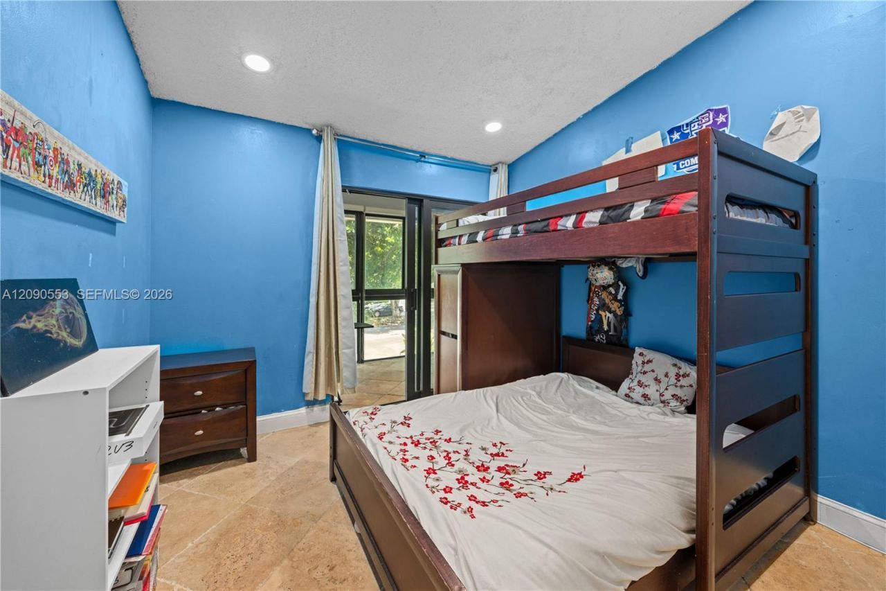 917 NE 199th St, Unit 204, Miami, FL 33179 Photo