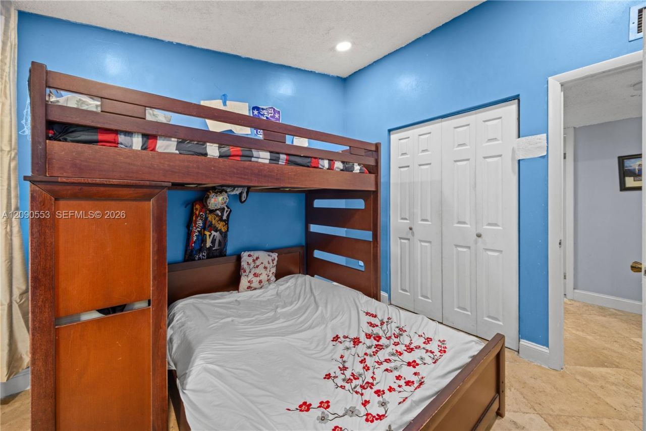 917 NE 199th St, Unit 204, Miami, FL 33179 Photo