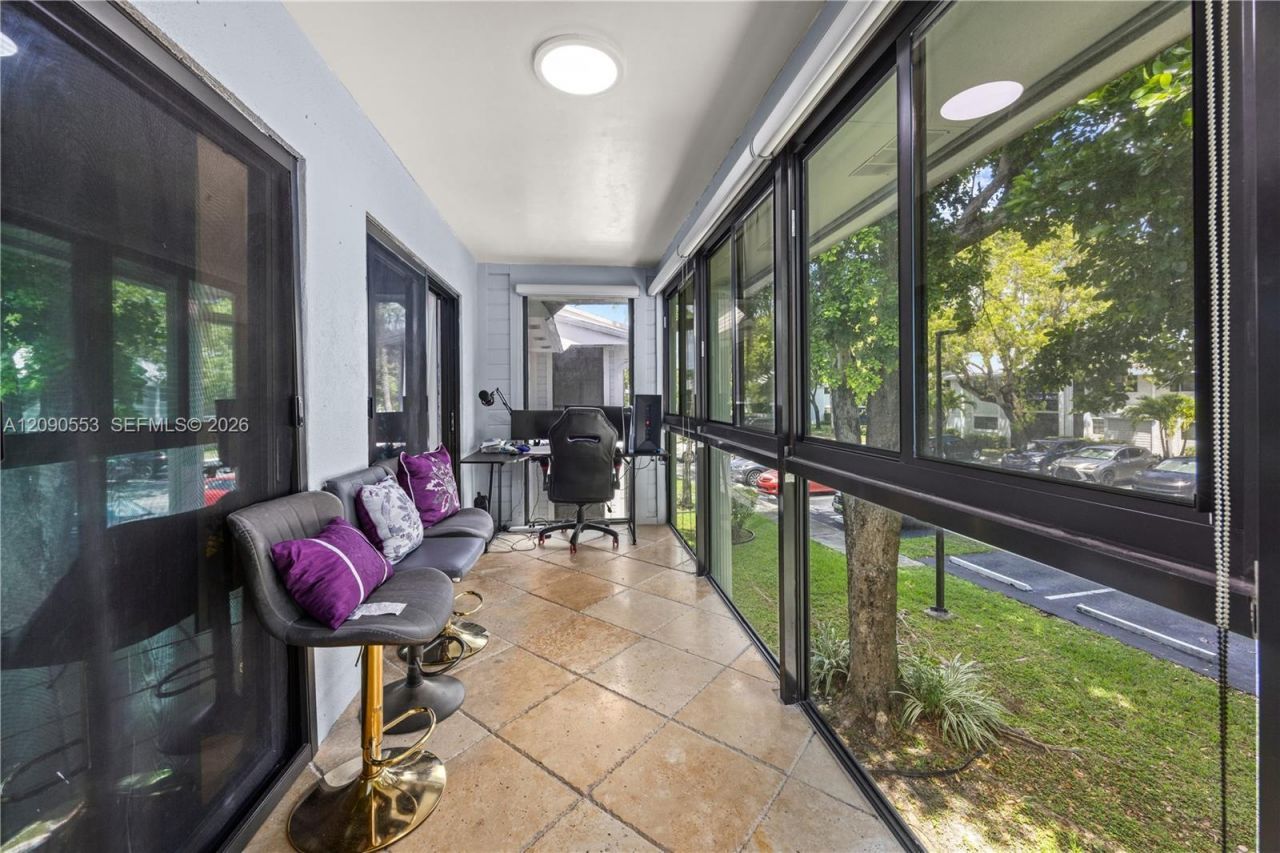 917 NE 199th St, Unit 204, Miami, FL 33179 Photo