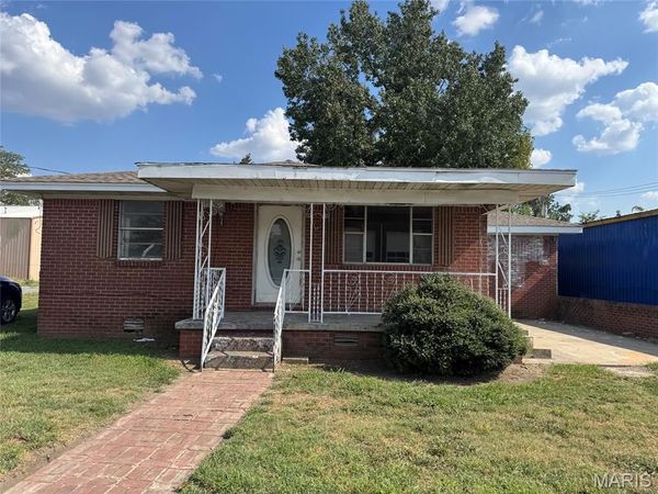 131 South Walnut Street , Steele, MO 63877