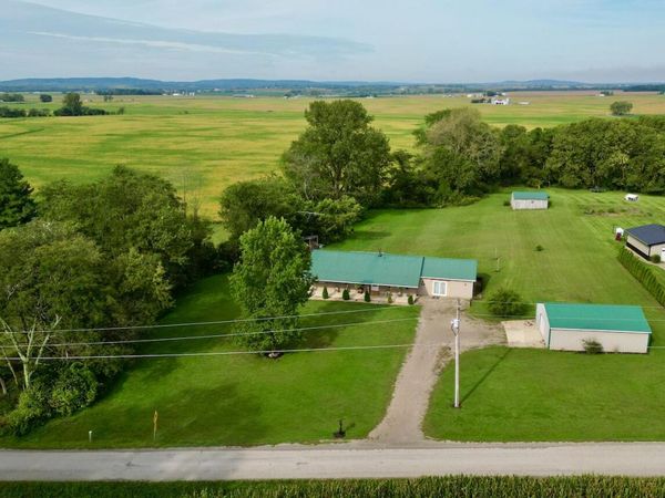 593 Clark Lane , Frankfort, OH 45628