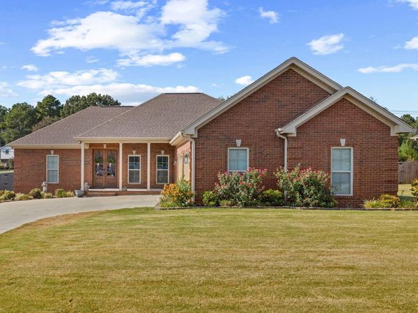 223 Oldenburg Dr, Killen, AL 35645