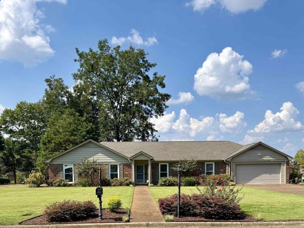 2213 Finley Dr, Florence, AL 35630