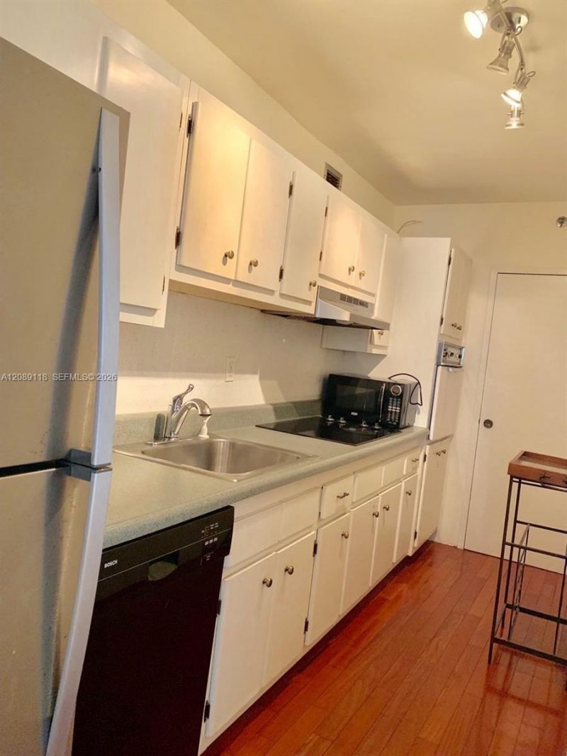 100 Lincoln Rd , Unit 427, Miami Beach, FL 33139 Photo