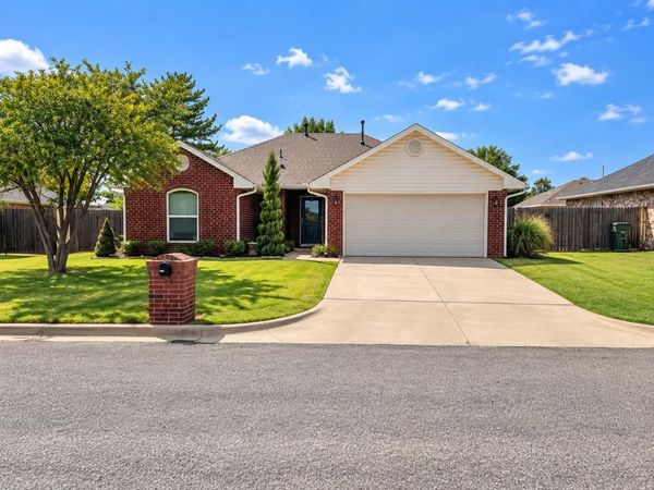 1751 Kelley Drive, Clinton, OK 73601