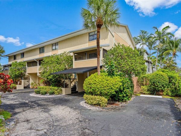 3225 NE 13th St , Unit 201, Pompano Beach, FL 33062