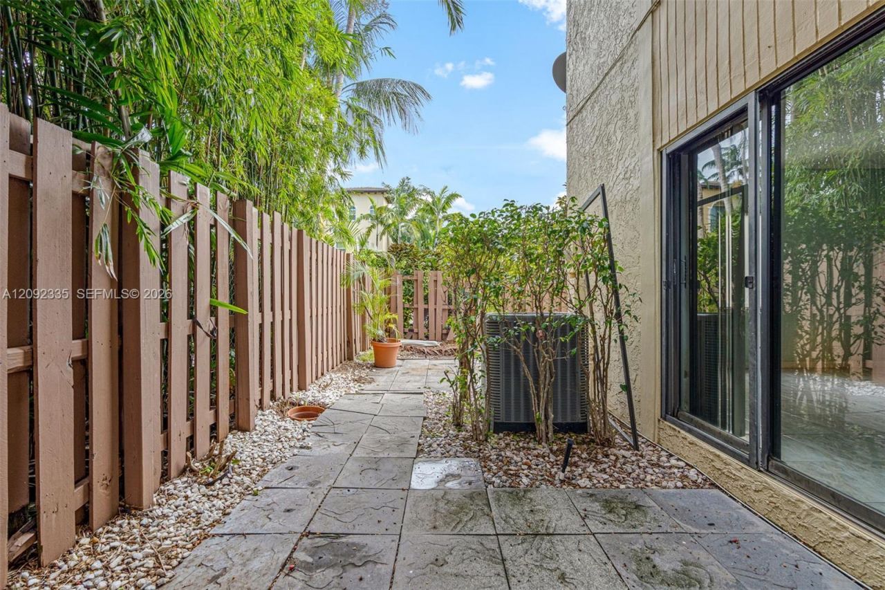 3225 NE 13th St , Unit 201, Pompano Beach, FL 33062 Photo