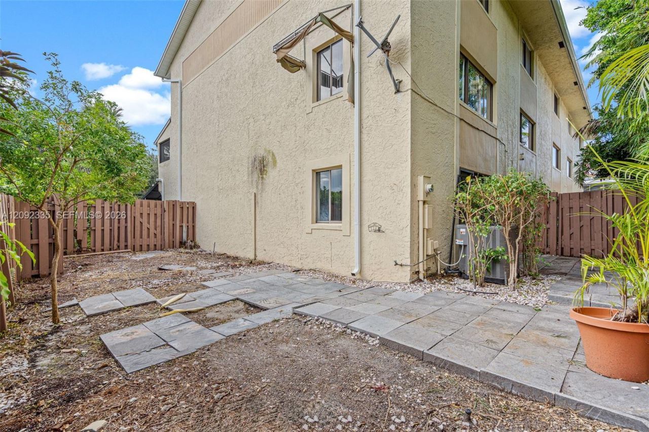 3225 NE 13th St , Unit 201, Pompano Beach, FL 33062 Photo