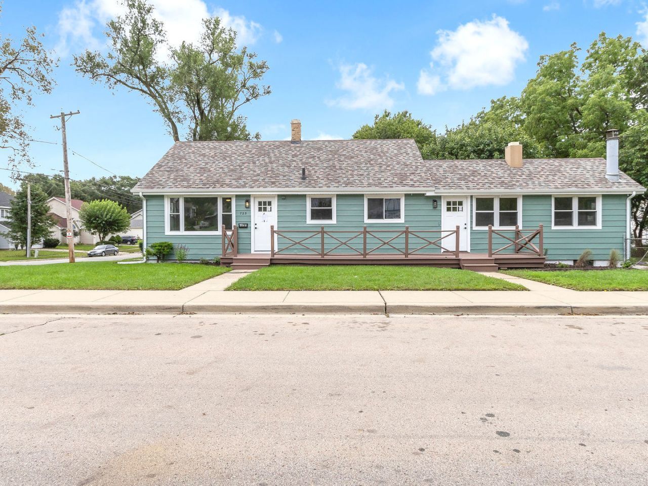 725 Dixon Avenue, Elgin, IL 60120 Main Photo