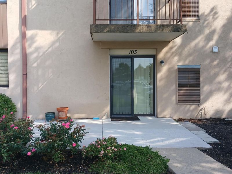5885 Beechcroft Road, Unit 103, Columbus, OH 43229 Photo 3