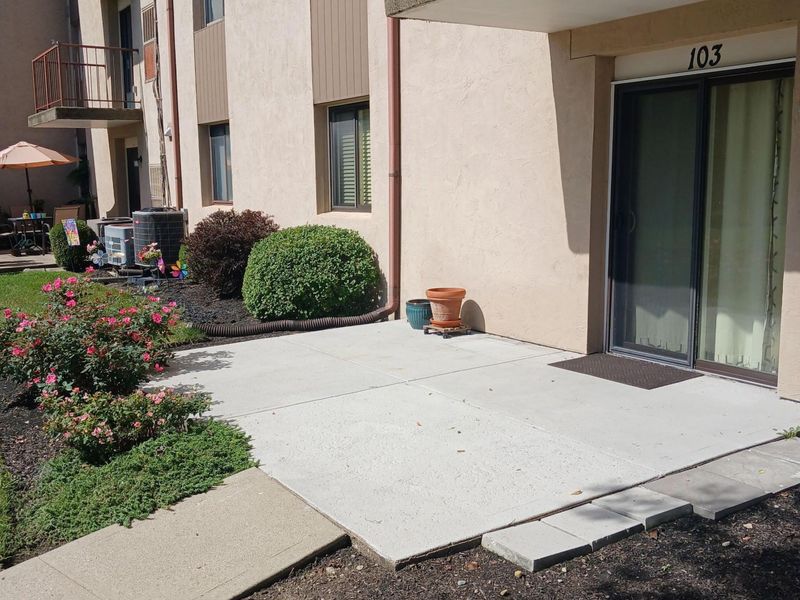5885 Beechcroft Road, Unit 103, Columbus, OH 43229 Photo 4