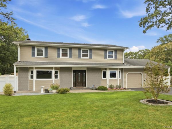 6 Stuyvesant Circle W, East Setauket, NY 11733