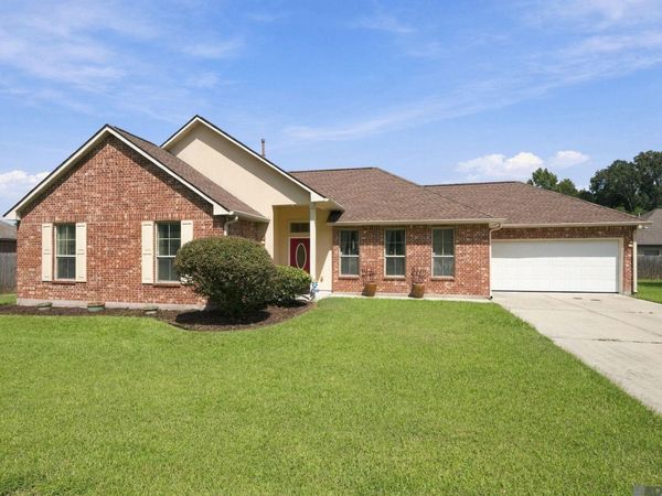 422 E Great Haven St, Gonzales, LA 70737