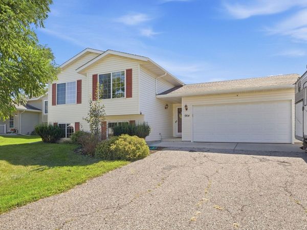 964 7th Avenue NW, Hutchinson, MN 55350