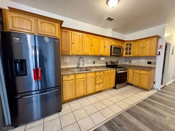 142 Ege Ave, Jersey, NJ 07304