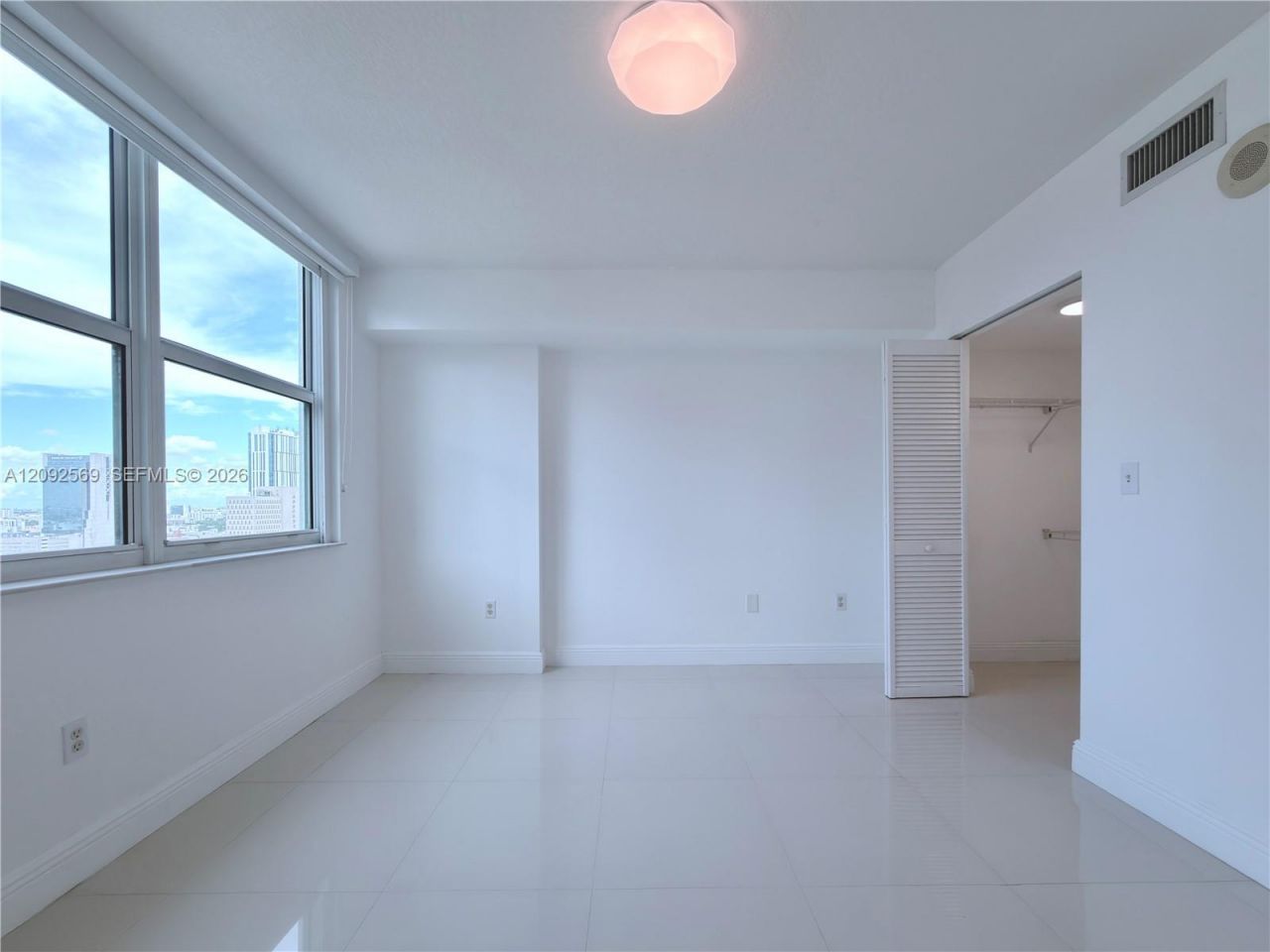 31 SE 5th St, Unit 2307, Miami, FL 33131 Photo