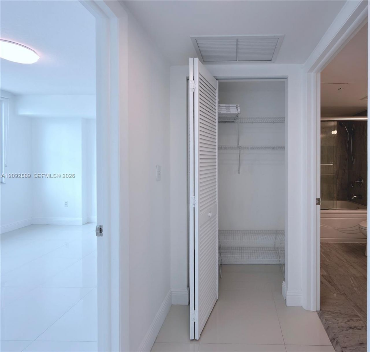31 SE 5th St, Unit 2307, Miami, FL 33131 Photo