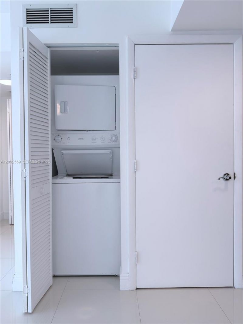 31 SE 5th St, Unit 2307, Miami, FL 33131 Photo