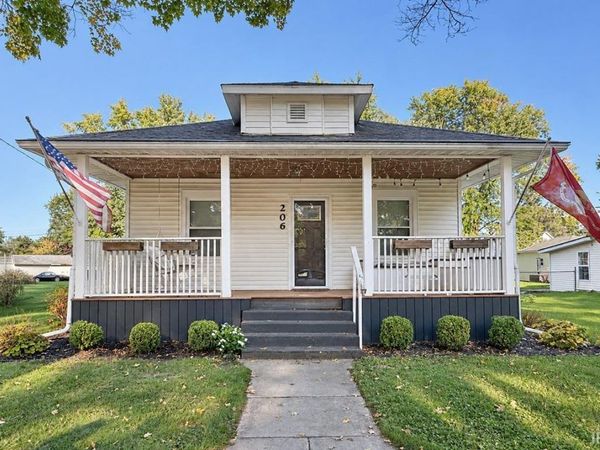 206 E Wabash Avenue, Wakarusa, IN 46573