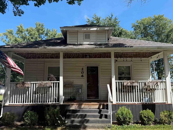 206 E Wabash Avenue, Wakarusa, IN 46573