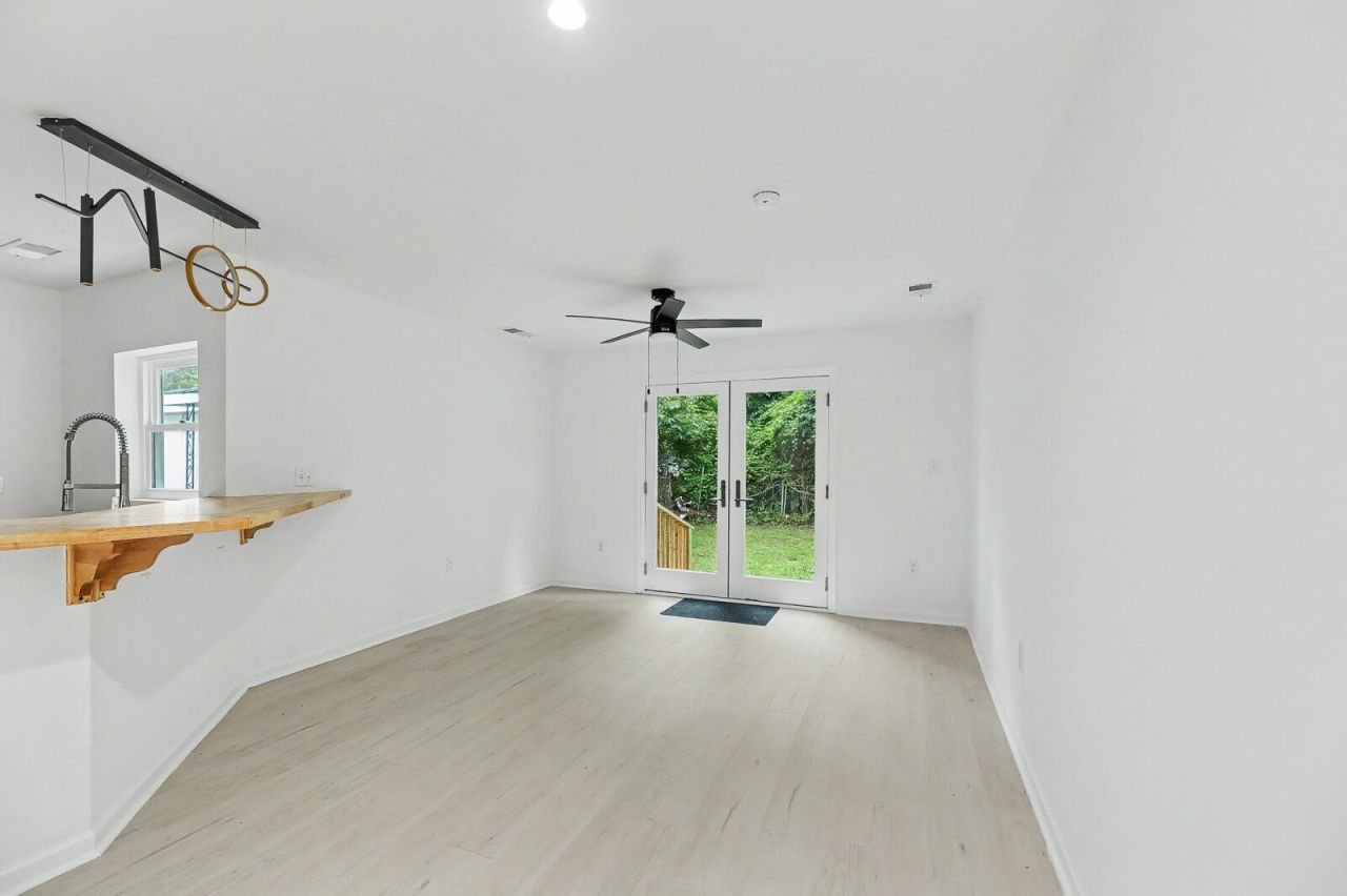 2709 Henry Street Photo 10