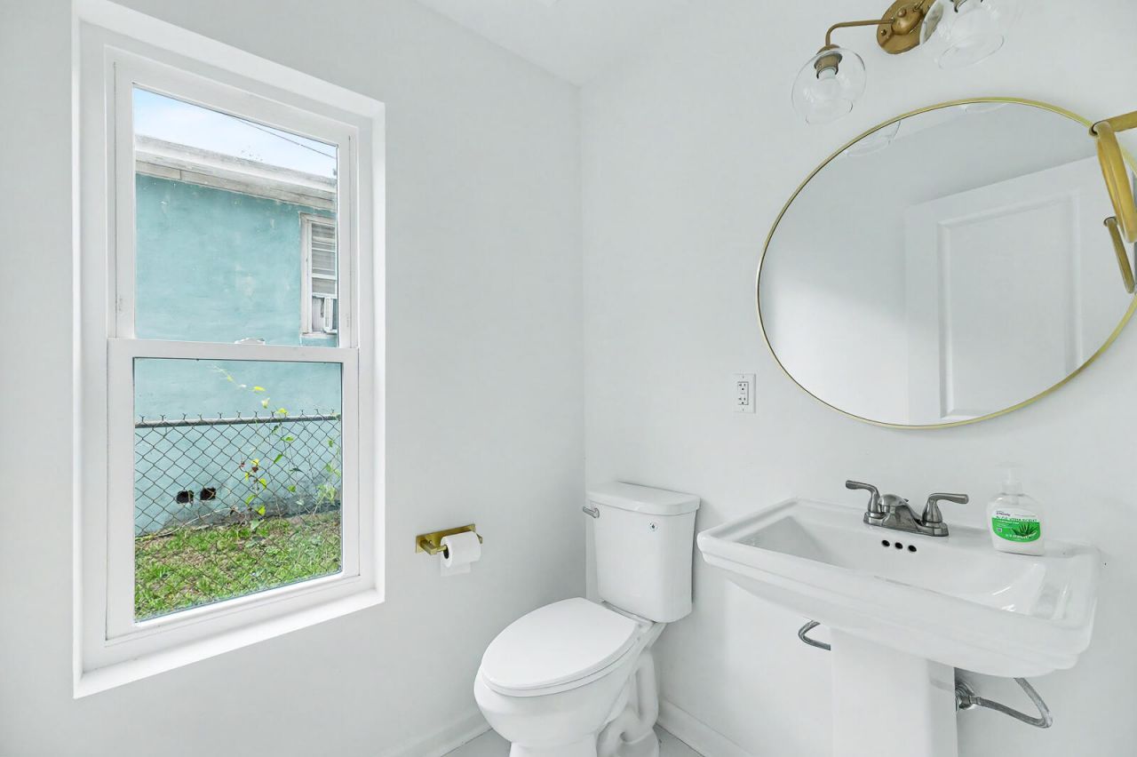 2709 Henry Street Photo 11