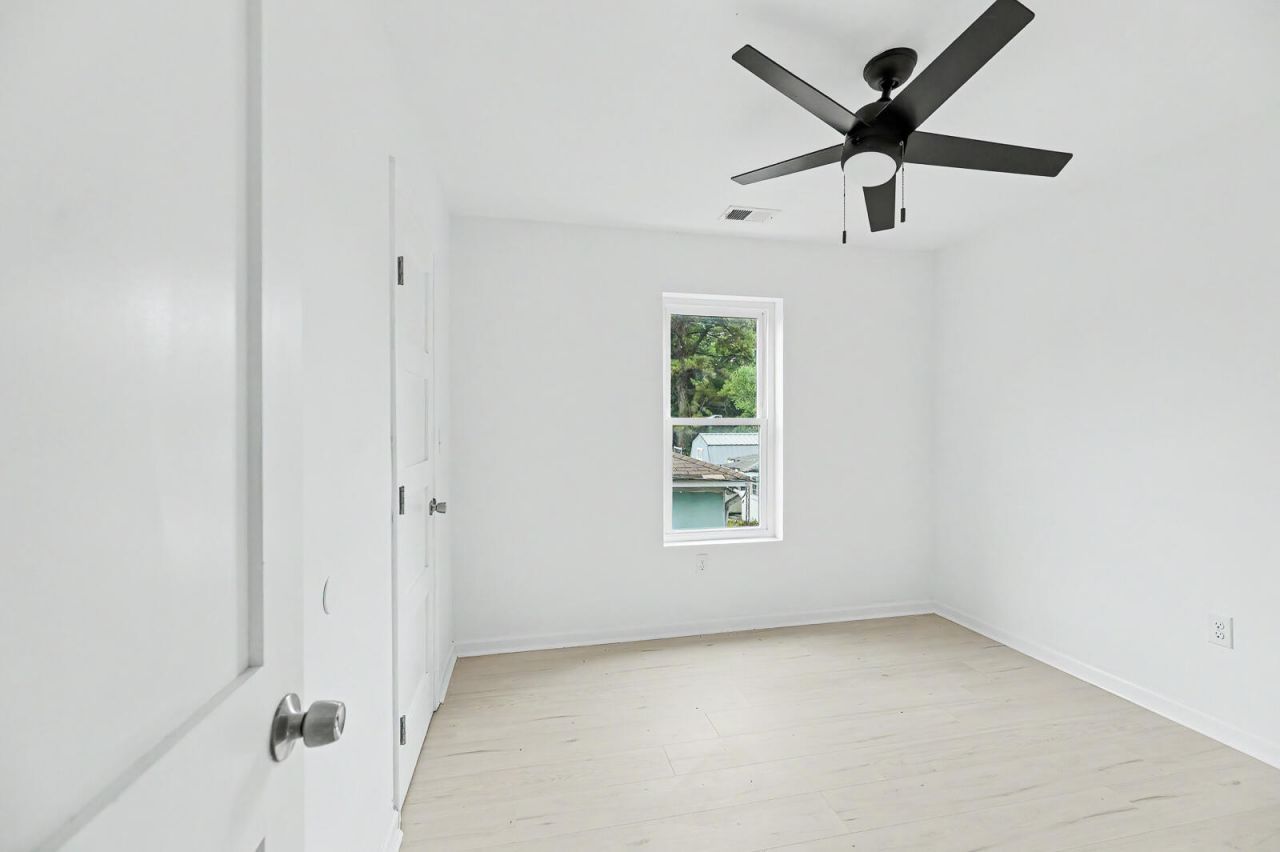 2709 Henry Street Photo 13