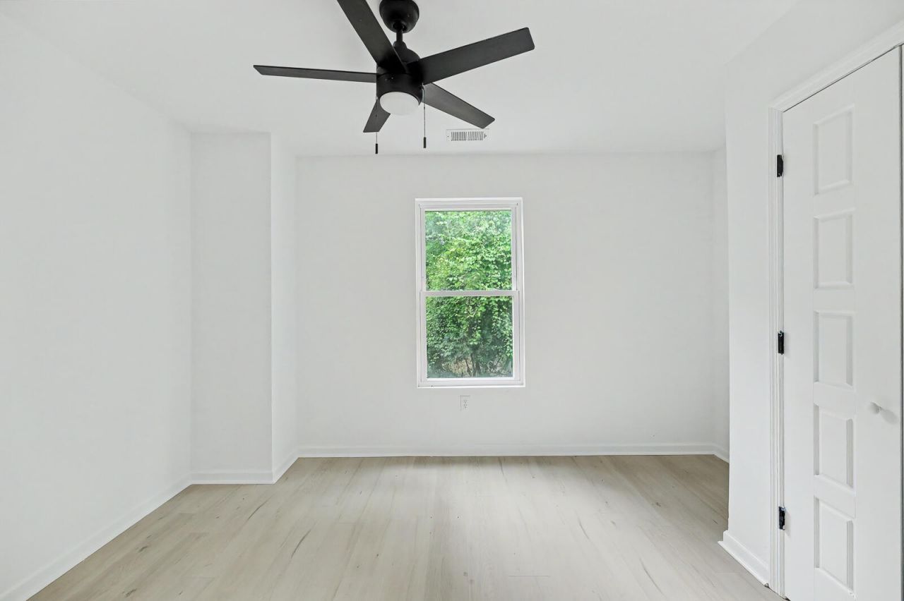 2709 Henry Street Photo 14
