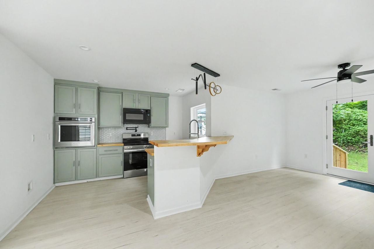 2709 Henry Street Photo 4
