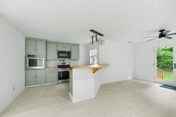 2709 Henry Street photo 4