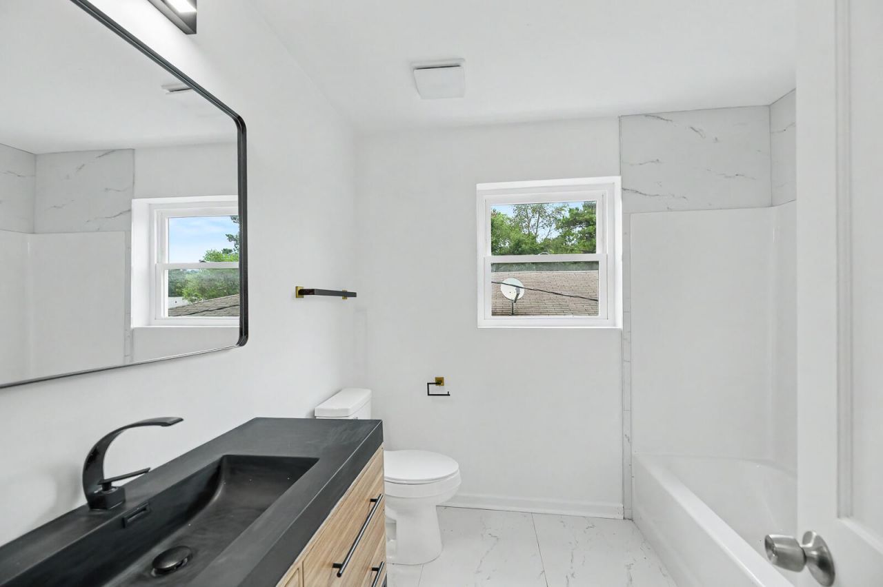 2709 Henry Street Photo 6
