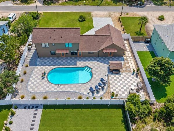 13622 Canal Dr, Pensacola, FL 32507