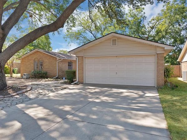 2004 Stefani Court , Arlington, TX 76013