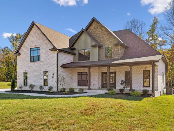 1300 Reda Dr , Clarksville, TN 37042