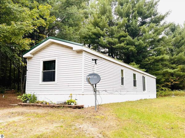 785 46 Road E, Cadillac, MI 49601