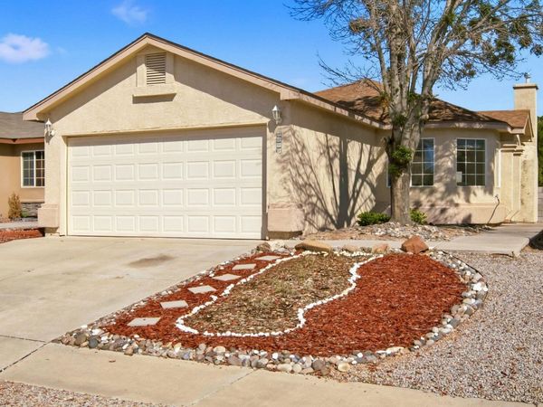 8409 Vista Chamisa Lane SW, Albuquerque, NM 87121