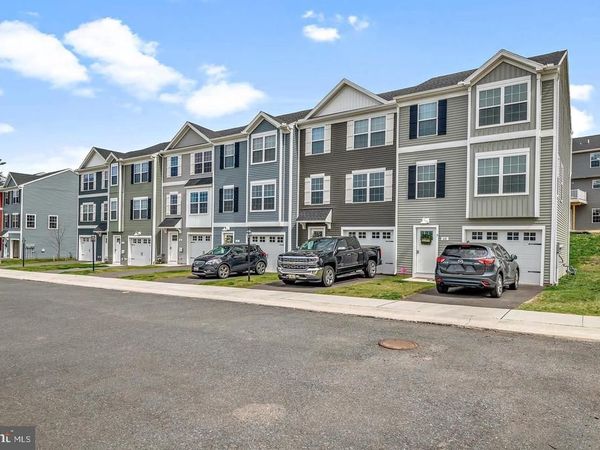206 ALFALFA DR , CARLISLE, PA 17013