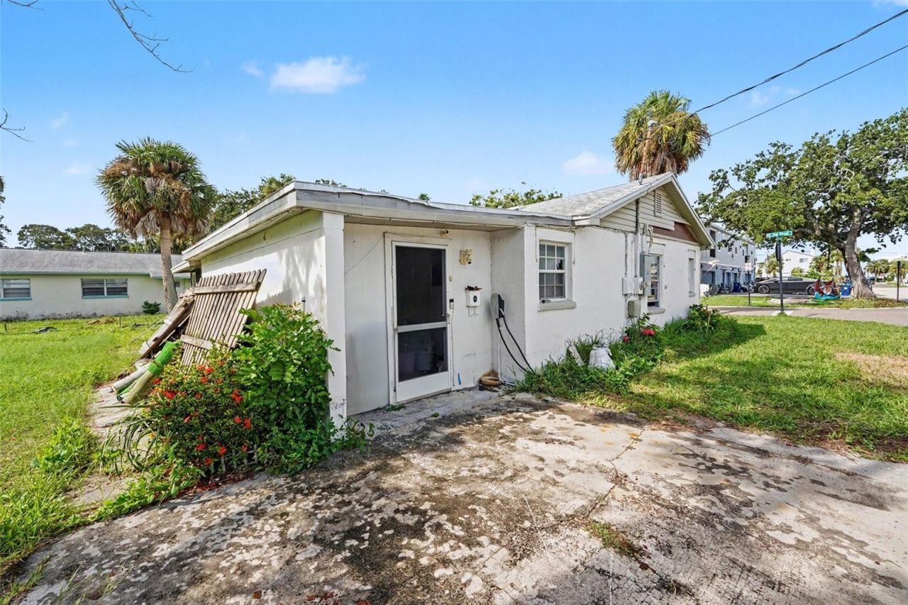 1811 2nd Street, Indian Rocks Beach, FL 33785 Photo