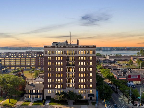 2900 Jefferson, Unit 42, Detroit, Mi 48207