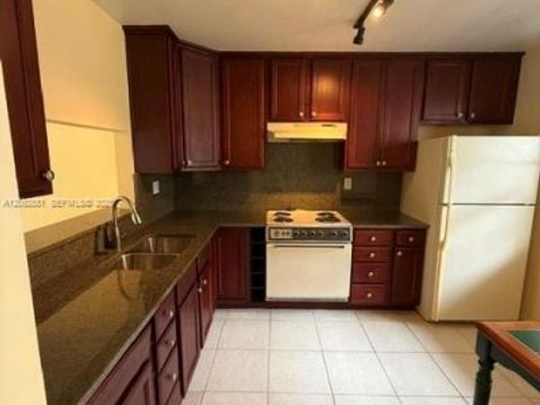 900 Colony Point Cir, Unit 416, Pembroke Pines, FL 33026