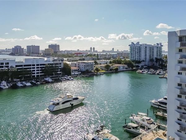 7933 E West Dr , Unit 1025, North Bay Village, FL 33141