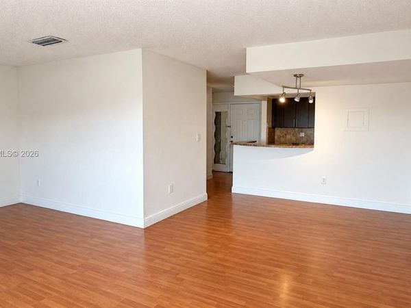 9372 Fontainebleau Blvd , Unit L-402, Miami, FL 33172