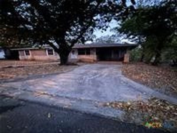 114 Hillcrest Drive , Gatesville, TX 76528