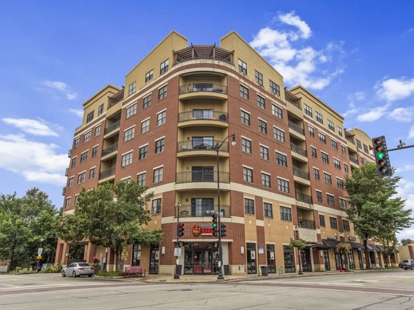 4953 Oakton Street , Unit 703, Skokie, IL 60077