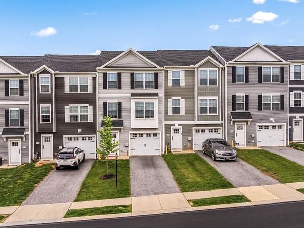 402 ALFALFA DR , CARLISLE, PA 17013