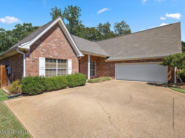 728 Woodrun Drive, Pearl, MS 39208