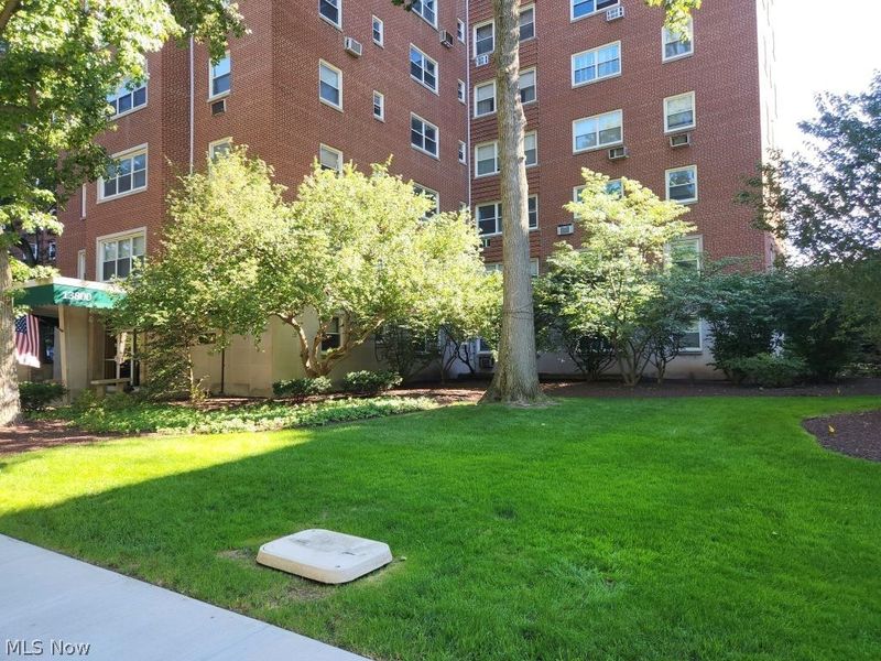 13800 Shaker Boulevard, Unit 1102, Cleveland, OH 44120 Photo 2