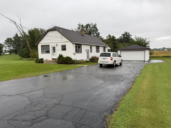 S99W20405 Parker Dr, Muskego, WI 53150