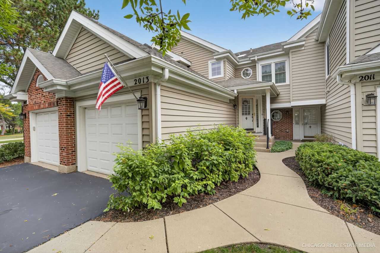 2013 N Coldspring Road, Arlington Heights, IL 60004 Main Photo