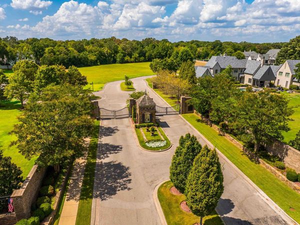 DUBRAY MANOR DR, Collierville, TN 38017